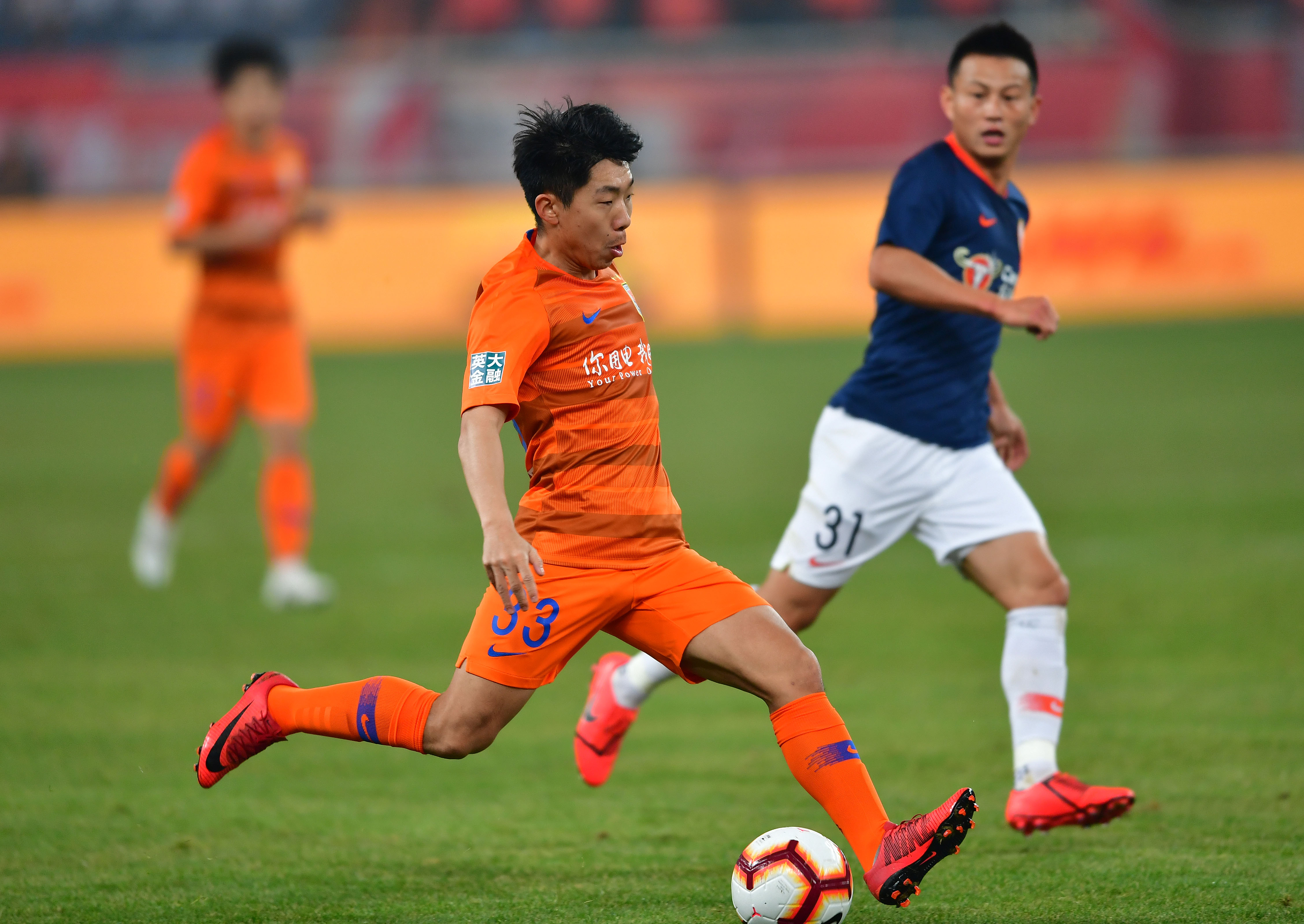 半场：海港1-0英博，加布里埃尔破门+进球被吹，莱昂纳多助攻