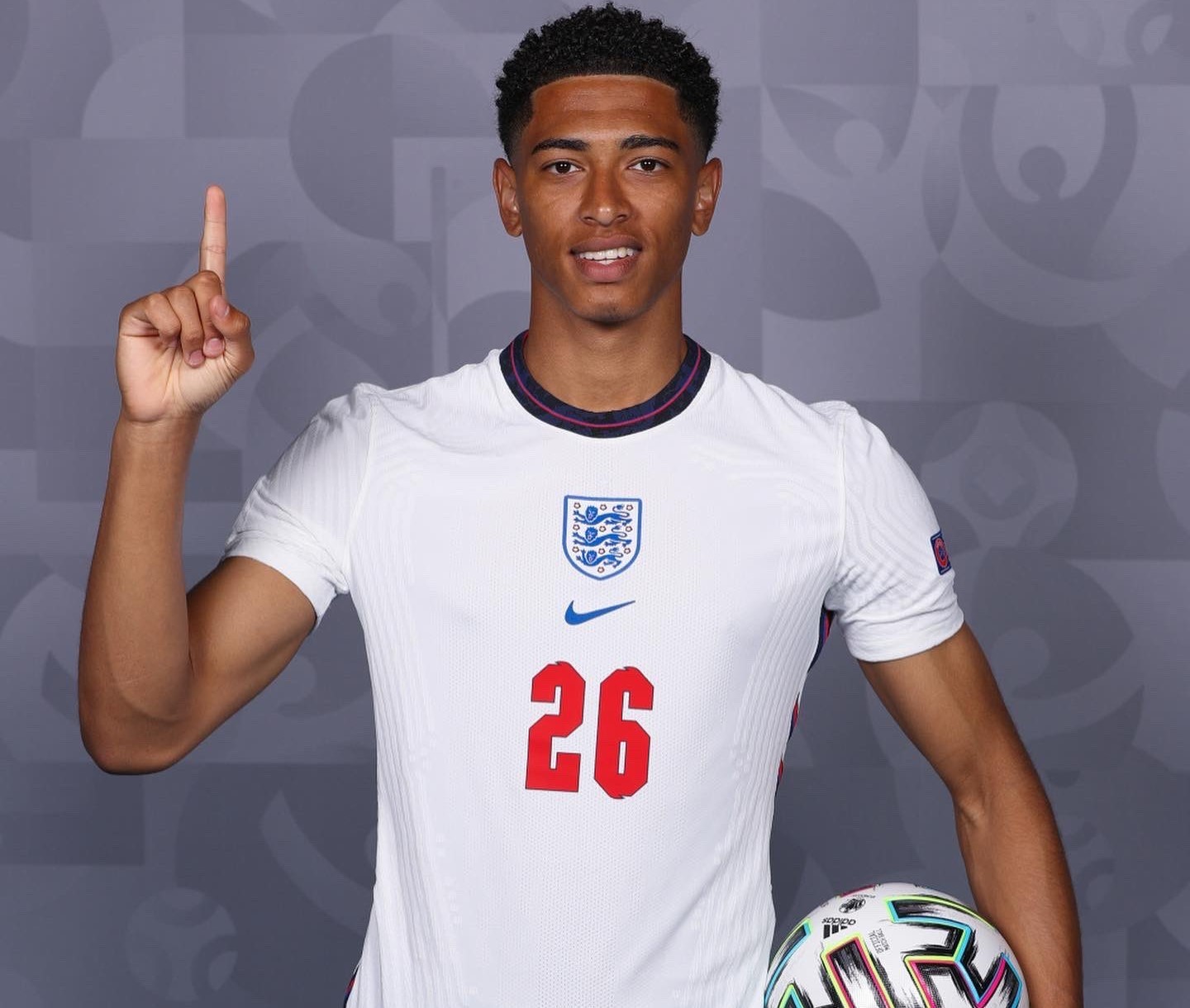 2026年世界杯抽签出炉：姆巴佩小组赛遇哈兰德，梅西与C罗或对决八强赛