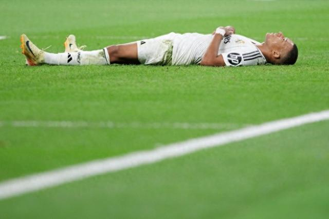 英超受大雪影响多场比赛延期