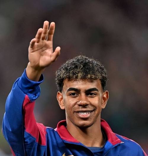 媒体人：很多给戴琳借钱的是看他直播的粉丝，以为他腰缠万贯（媒体人：向戴琳借钱者多为其直播粉丝，误以为其财力雄厚）