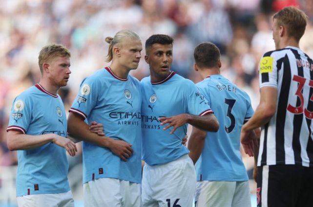 NBA官宣：76人违规罚款10万美元 恩比德赛前状态缺席却登场