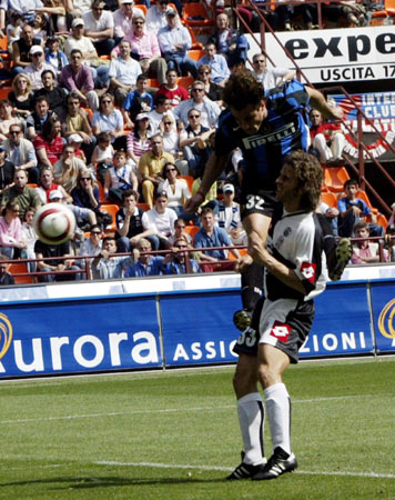 利兹联在英超第14轮主场3-1战胜切尔西，田中碧首球+勒温破门，结束连败并跳出降级区。