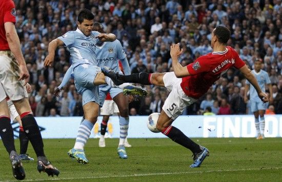 官方：多特与34岁第二门将亚历山大-迈尔续约至2027年