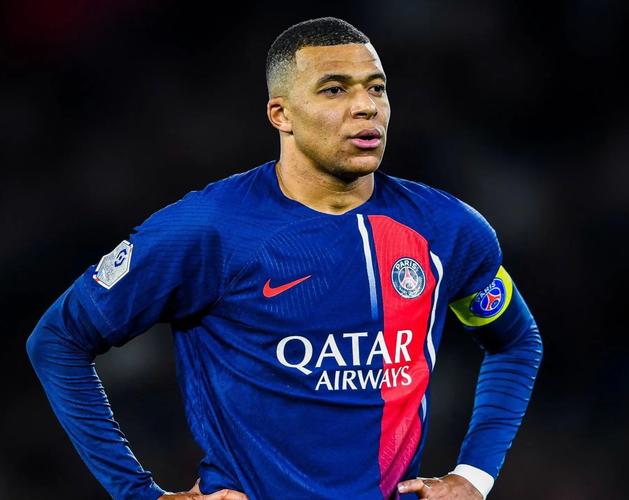 拜仁客战斯图加特：雅克松、金玟哉首发，乌尔比希出战